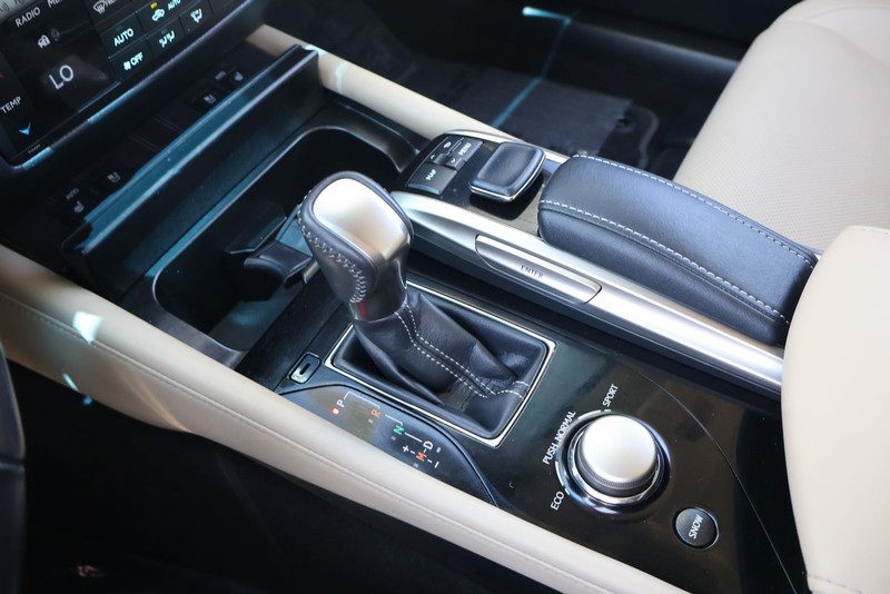 Lexus GS 350 Vehicle Full-screen Gallery Image 30