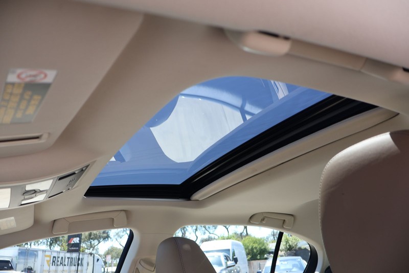 Lexus GS 350 Vehicle Full-screen Gallery Image 31