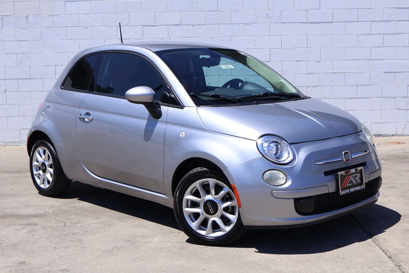FIAT 500 Vehicle Full-screen Gallery Image 01
