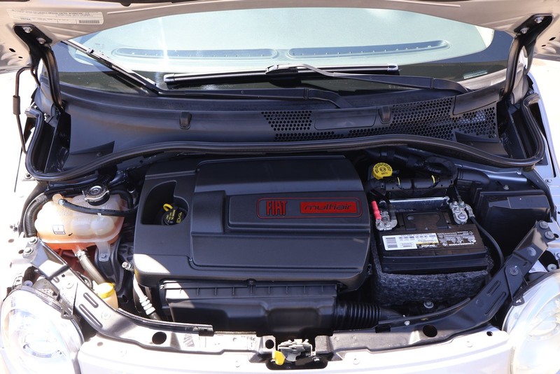 FIAT 500 Vehicle Full-screen Gallery Image 12