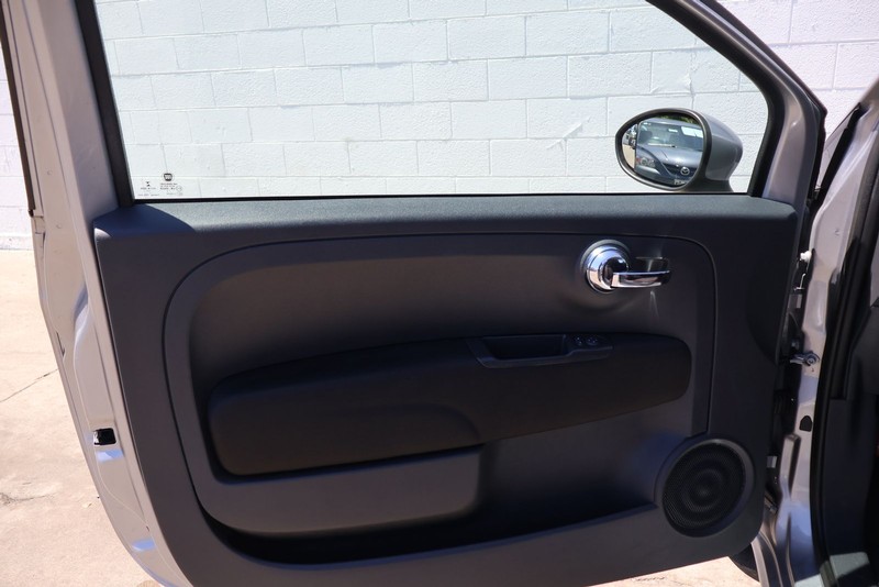 FIAT 500 Vehicle Full-screen Gallery Image 14