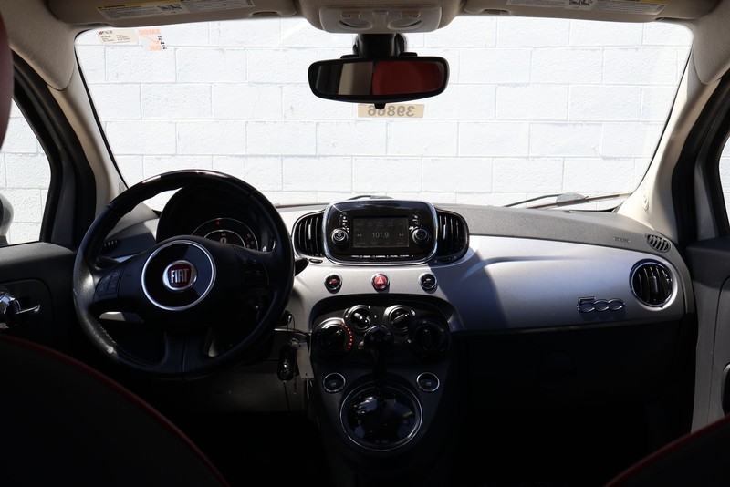 FIAT 500 Vehicle Full-screen Gallery Image 21