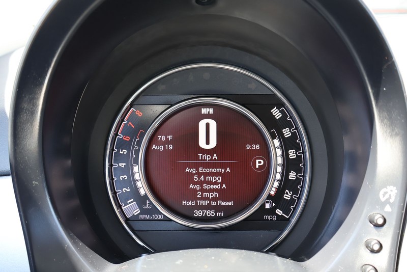 FIAT 500 Vehicle Full-screen Gallery Image 22