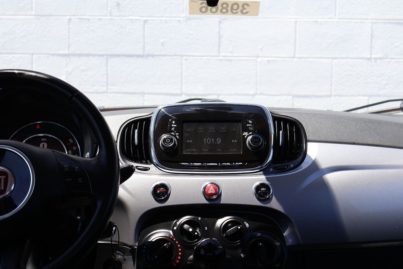 FIAT 500 Vehicle Full-screen Gallery Image 25