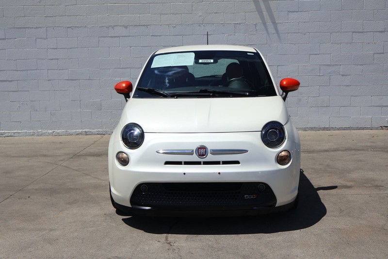 FIAT 500e Vehicle Full-screen Gallery Image 02