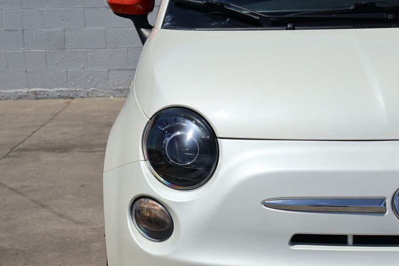 FIAT 500e Vehicle Full-screen Gallery Image 03
