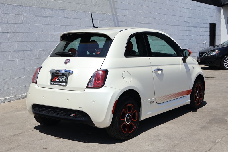 FIAT 500e Vehicle Full-screen Gallery Image 05