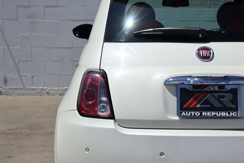 FIAT 500e Vehicle Full-screen Gallery Image 07