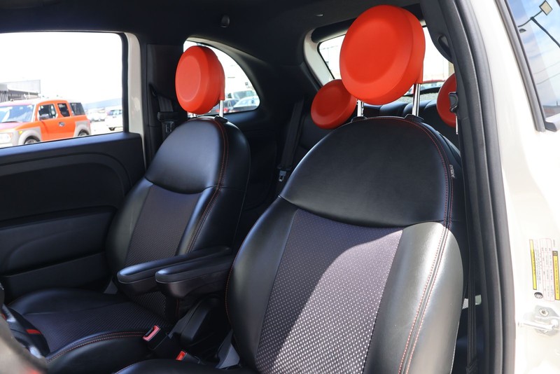 FIAT 500e Vehicle Full-screen Gallery Image 15