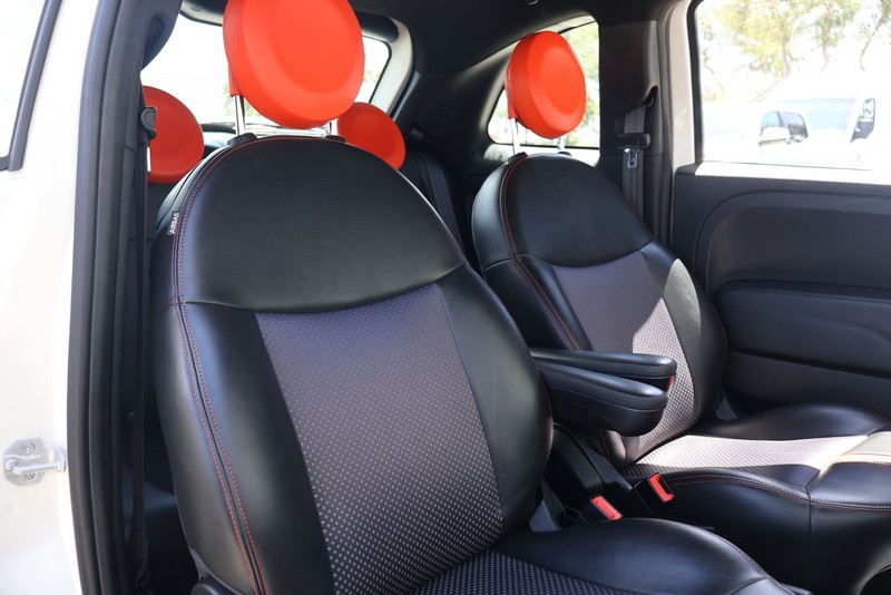 FIAT 500e Vehicle Full-screen Gallery Image 18
