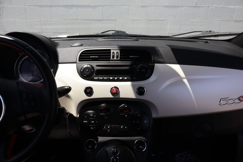 FIAT 500e Vehicle Full-screen Gallery Image 20