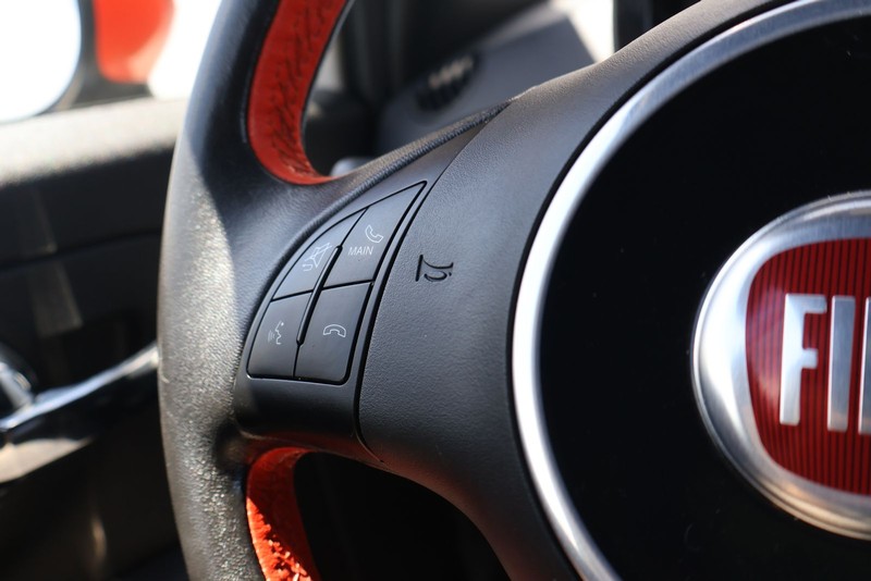 FIAT 500e Vehicle Full-screen Gallery Image 23