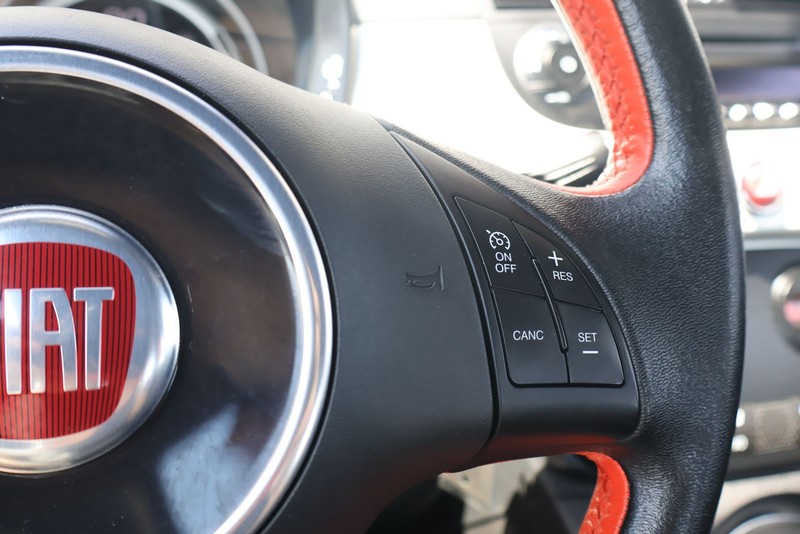 FIAT 500e Vehicle Full-screen Gallery Image 24