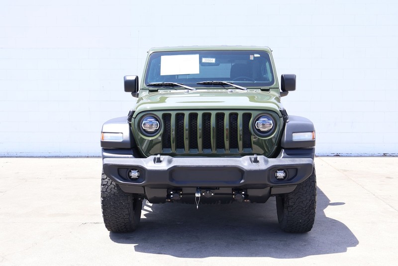 Jeep Wrangler Vehicle Full-screen Gallery Image 02