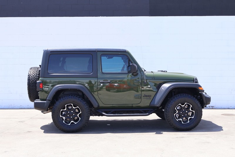 Jeep Wrangler Vehicle Full-screen Gallery Image 04
