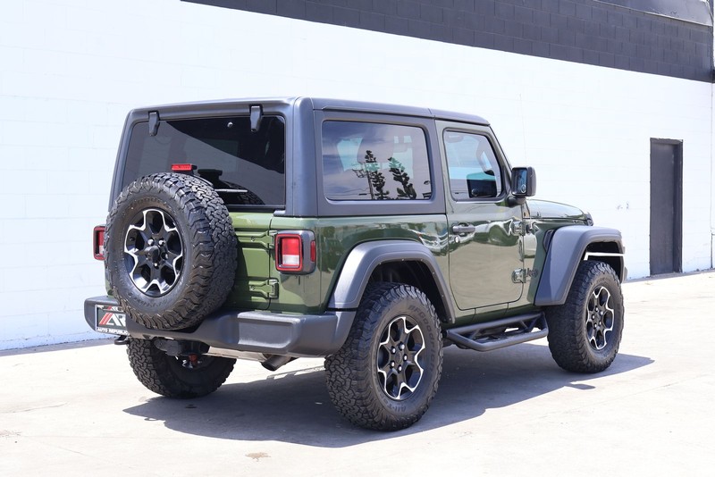 Jeep Wrangler Vehicle Full-screen Gallery Image 05