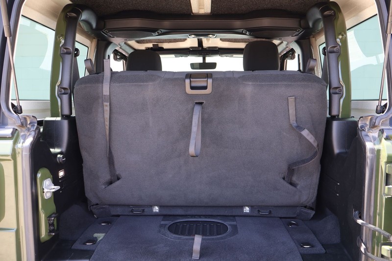 Jeep Wrangler Vehicle Full-screen Gallery Image 08