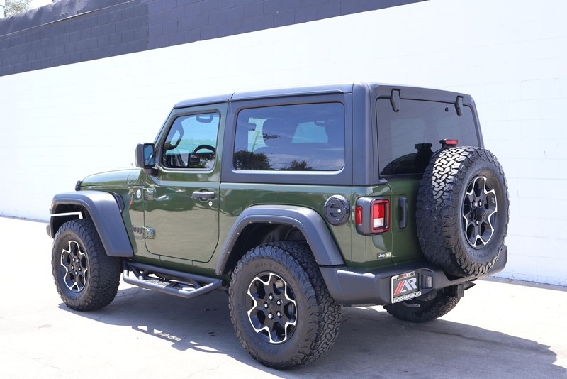 Jeep Wrangler Vehicle Full-screen Gallery Image 09