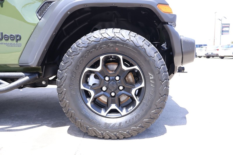 Jeep Wrangler Vehicle Full-screen Gallery Image 12