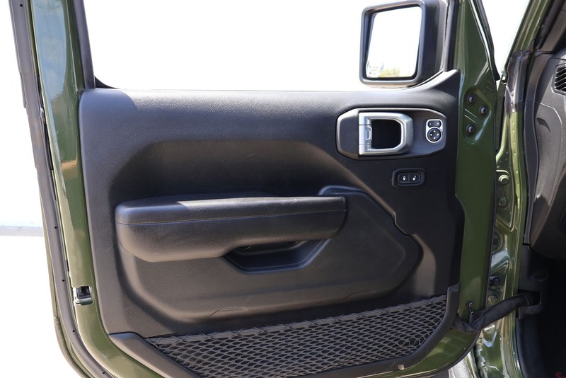Jeep Wrangler Vehicle Full-screen Gallery Image 13