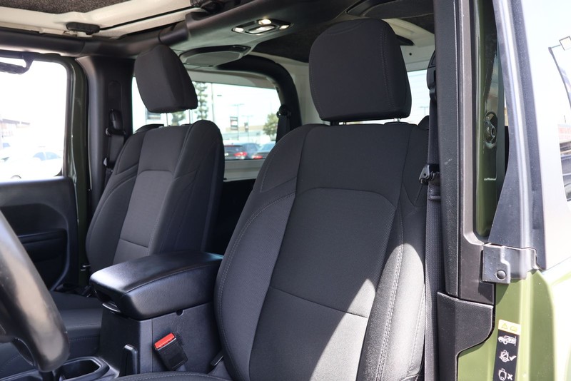 Jeep Wrangler Vehicle Full-screen Gallery Image 15