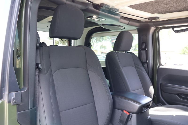 Jeep Wrangler Vehicle Full-screen Gallery Image 18
