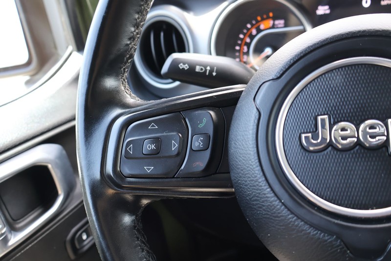 Jeep Wrangler Vehicle Full-screen Gallery Image 23
