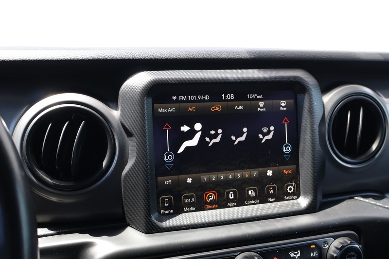 Jeep Wrangler Vehicle Full-screen Gallery Image 26