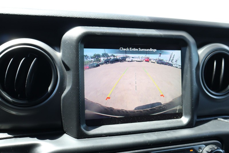Jeep Wrangler Vehicle Full-screen Gallery Image 27