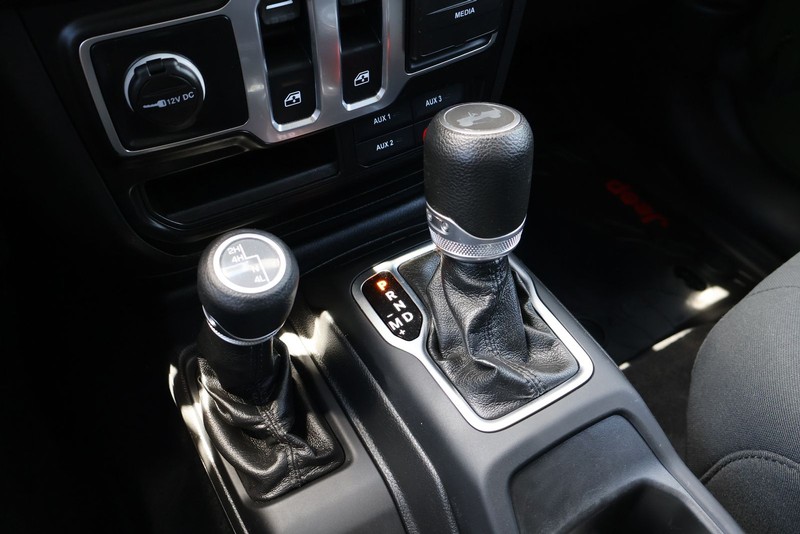 Jeep Wrangler Vehicle Full-screen Gallery Image 28