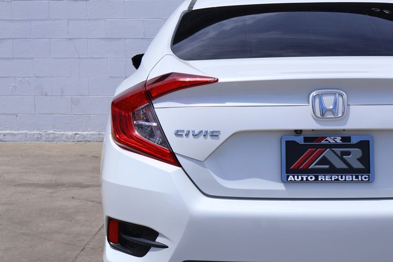 Honda Civic Sedan Vehicle Full-screen Gallery Image 07