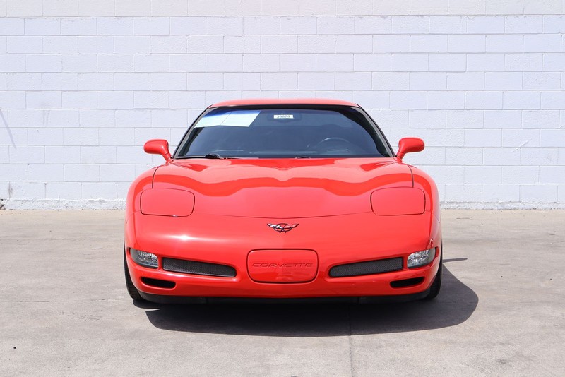 Chevrolet Corvette Vehicle Full-screen Gallery Image 02