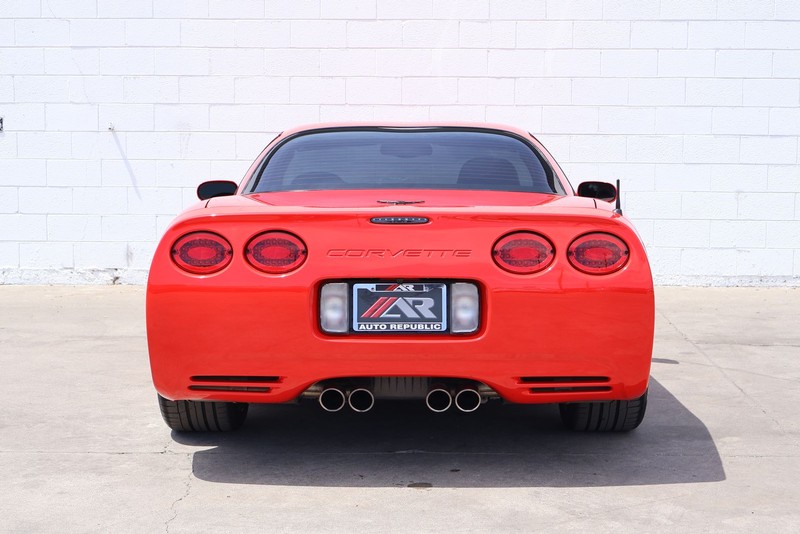 Chevrolet Corvette Vehicle Full-screen Gallery Image 06