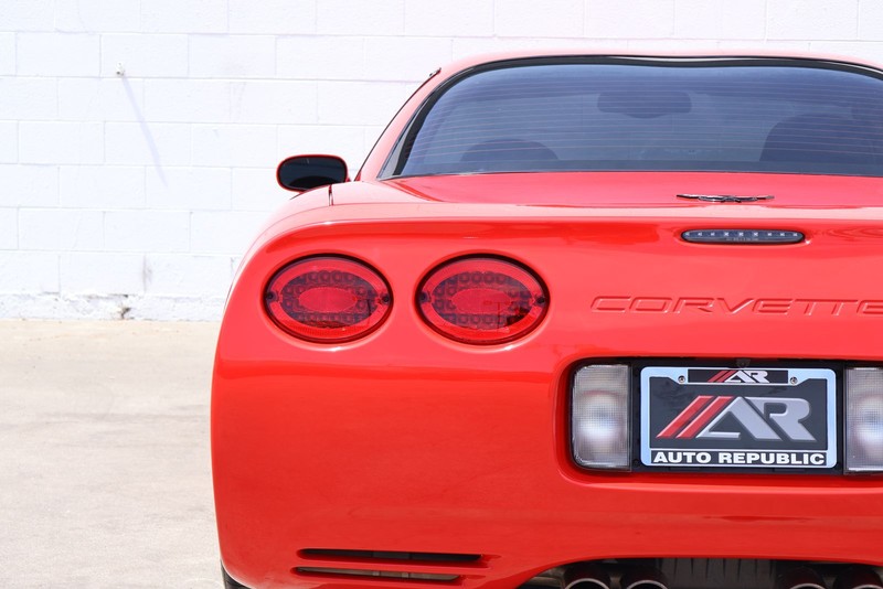 Chevrolet Corvette Vehicle Full-screen Gallery Image 07