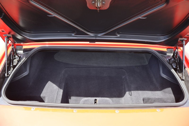 Chevrolet Corvette Vehicle Full-screen Gallery Image 08