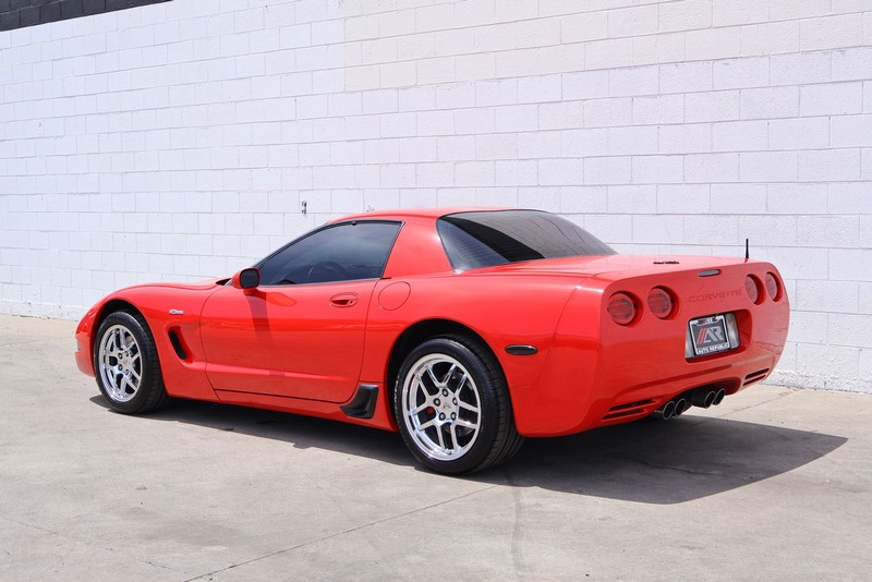 Chevrolet Corvette Vehicle Full-screen Gallery Image 09