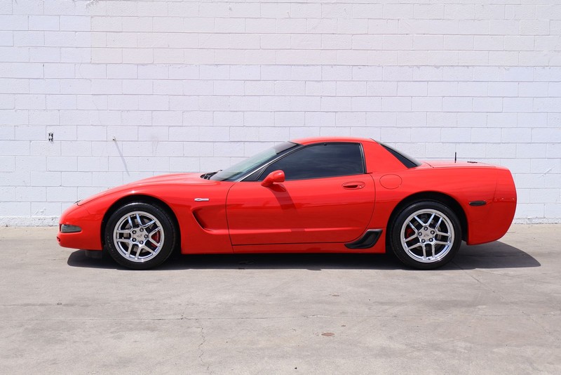 Chevrolet Corvette Vehicle Full-screen Gallery Image 10