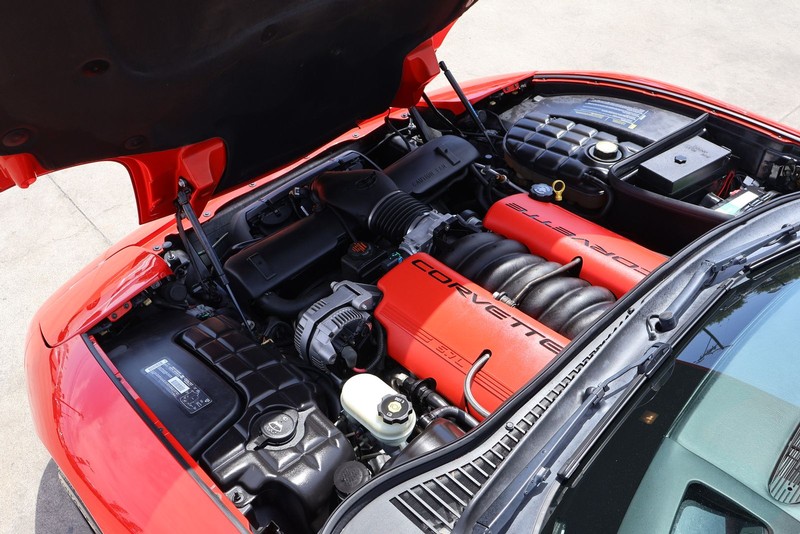 Chevrolet Corvette Vehicle Full-screen Gallery Image 12