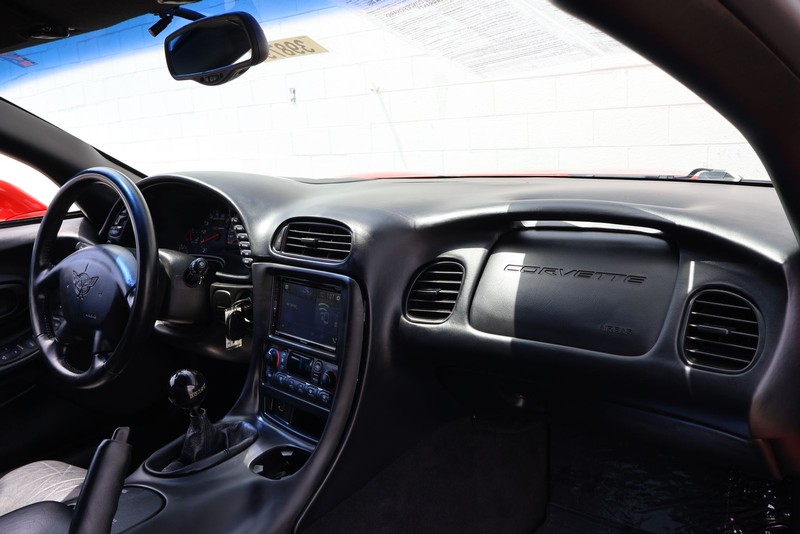 Chevrolet Corvette Vehicle Full-screen Gallery Image 19