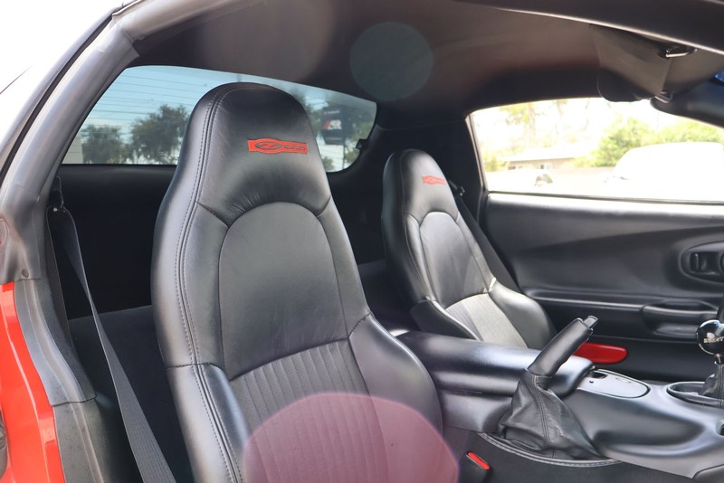 Chevrolet Corvette Vehicle Full-screen Gallery Image 20