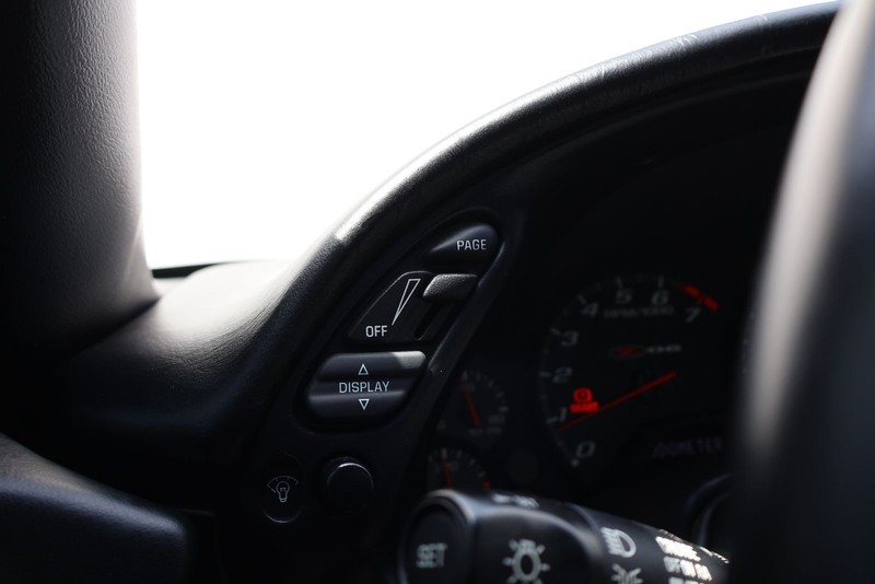 Chevrolet Corvette Vehicle Full-screen Gallery Image 21