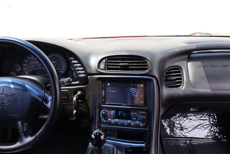 Chevrolet Corvette Vehicle Full-screen Gallery Image 25