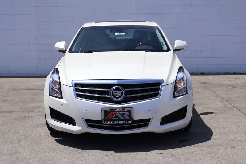 Cadillac ATS Vehicle Full-screen Gallery Image 02