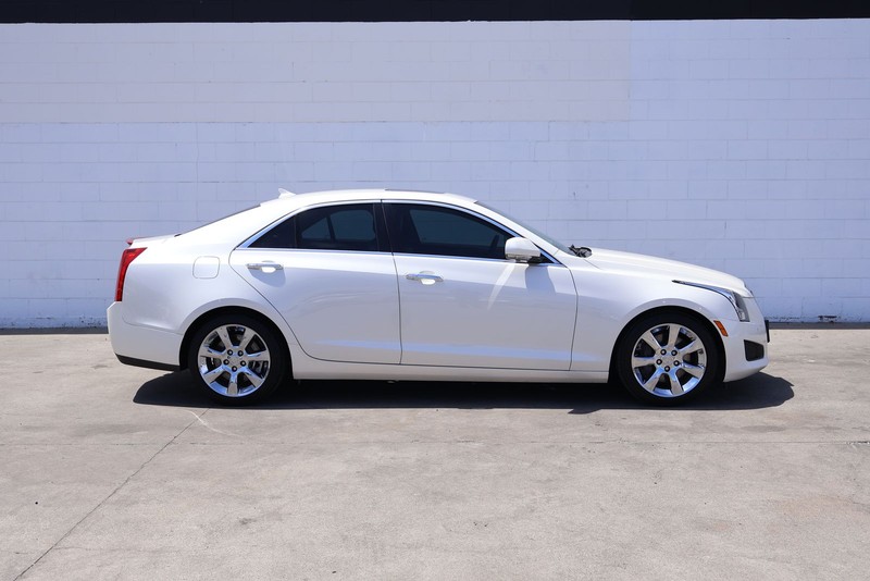 Cadillac ATS Vehicle Full-screen Gallery Image 04