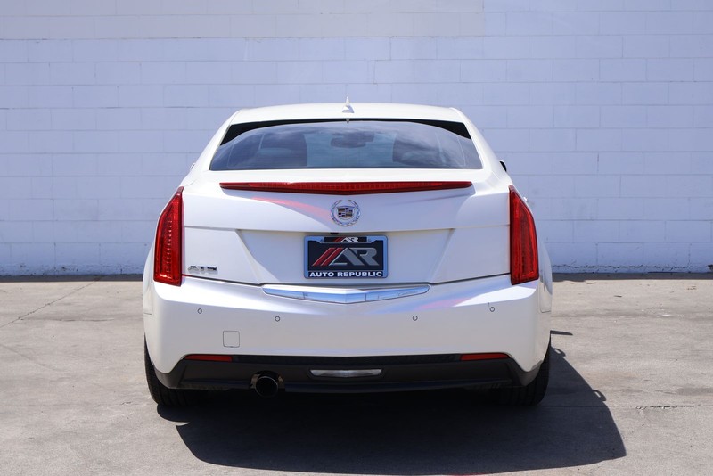 Cadillac ATS Vehicle Full-screen Gallery Image 06