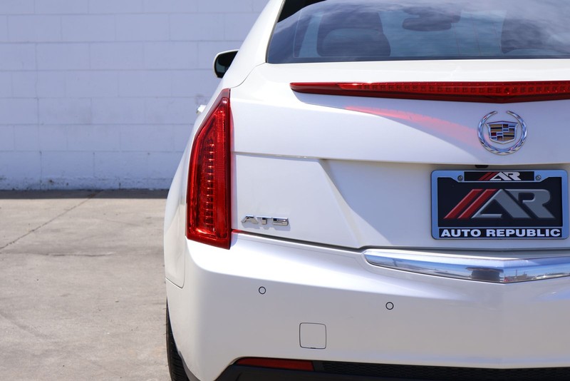 Cadillac ATS Vehicle Full-screen Gallery Image 07