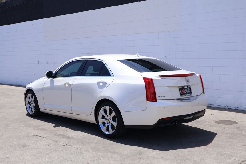 Cadillac ATS Vehicle Full-screen Gallery Image 09