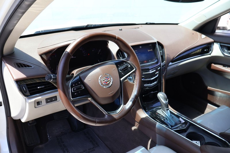 Cadillac ATS Vehicle Full-screen Gallery Image 15