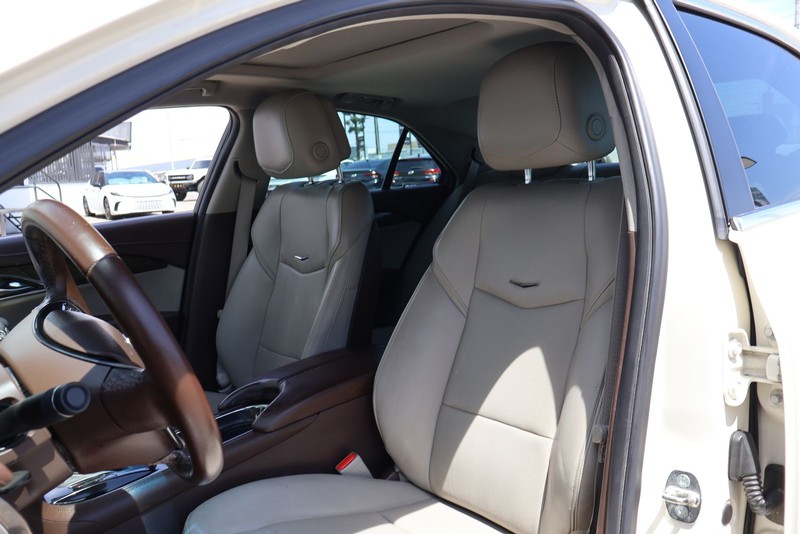 Cadillac ATS Vehicle Full-screen Gallery Image 16