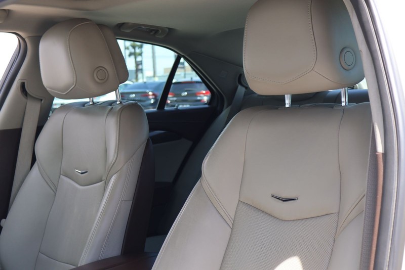 Cadillac ATS Vehicle Full-screen Gallery Image 17